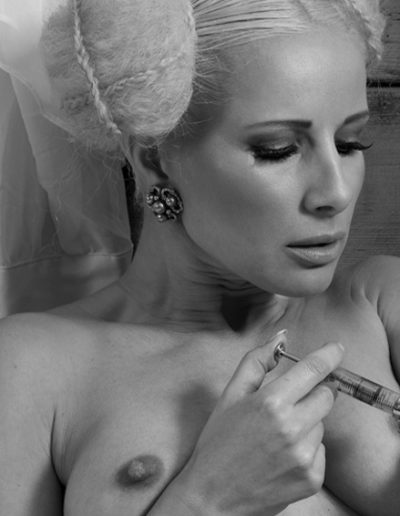 Detail_40x30 Loveless (In Denial)_439x632